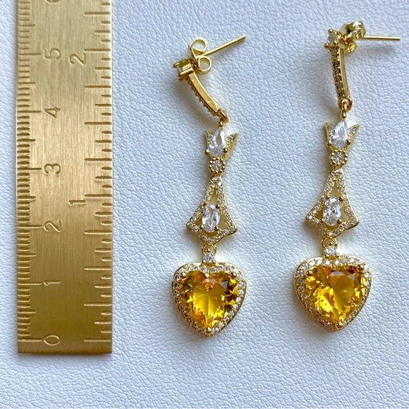 Elegant Gold Heart Drop Earrings - Picture 3 of 4